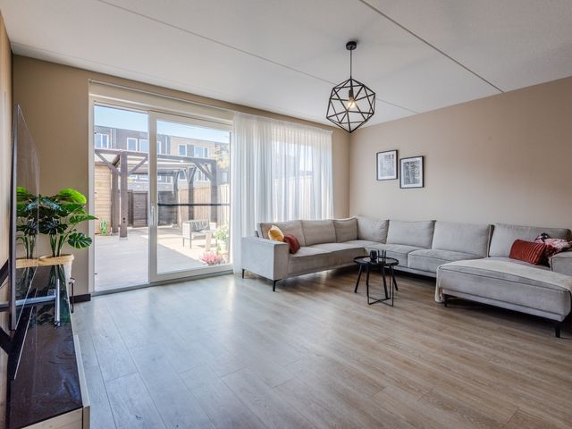 Wimpelplantsoen 227, Almere