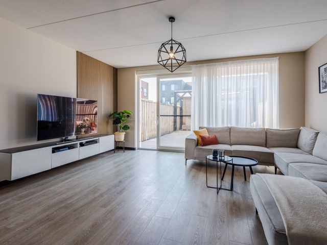 Wimpelplantsoen 227, Almere