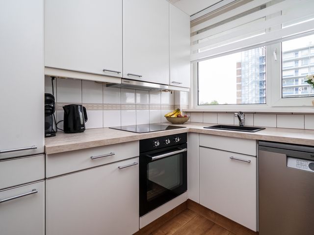 Burgemeester Hazenberglaan 99, Rotterdam