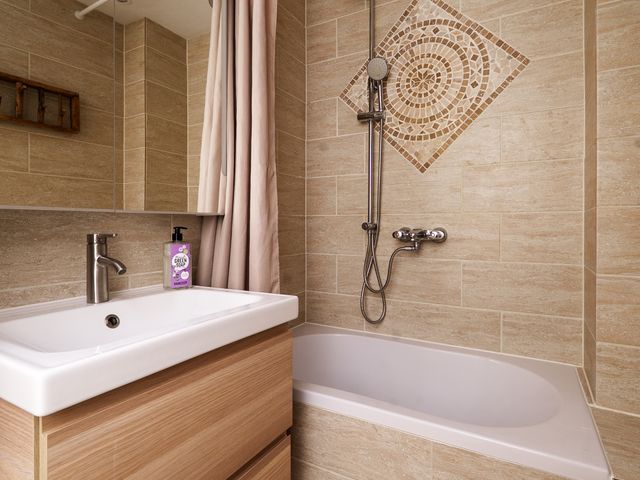 Burgemeester Hazenberglaan 99, Rotterdam