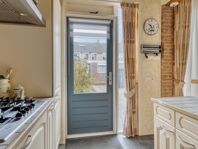 Nicolaas van Puttenstraat 6, Goudswaard