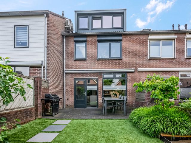 Steenakker 24, Gendt