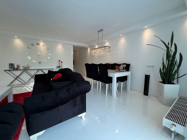 Laan op Zuid 736, Rotterdam