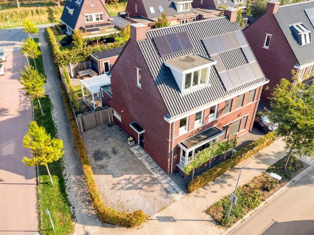 Aquamarijn 11, Zevenbergen