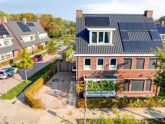 Aquamarijn 11, Zevenbergen