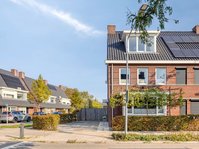 Aquamarijn 11, Zevenbergen