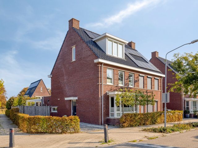 Aquamarijn 11, Zevenbergen