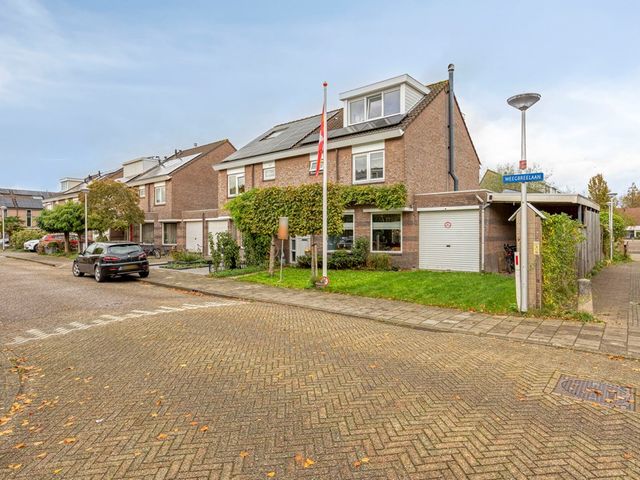 Weegbreelaan 11, Zoeterwoude