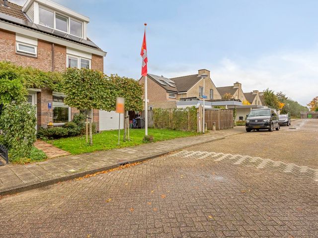 Weegbreelaan 11, Zoeterwoude