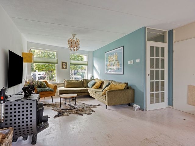 Weegbreelaan 11, Zoeterwoude