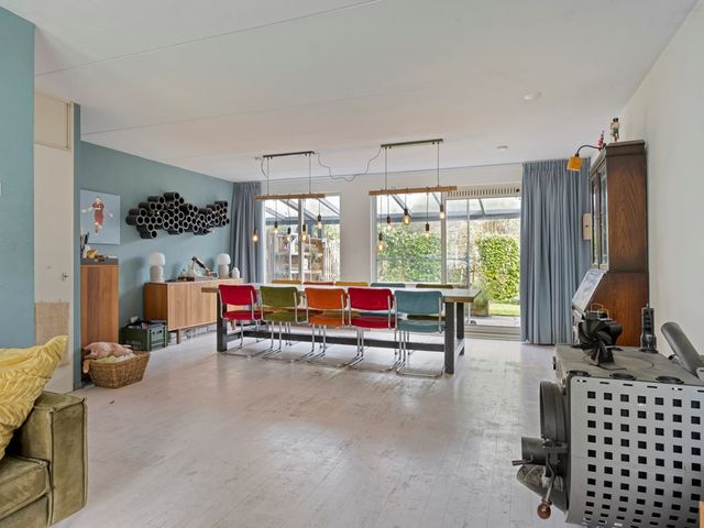 Weegbreelaan 11, Zoeterwoude