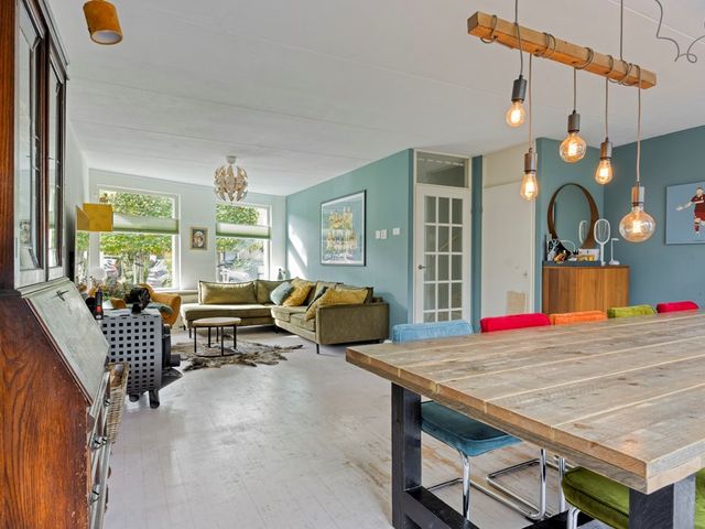 Weegbreelaan 11, Zoeterwoude