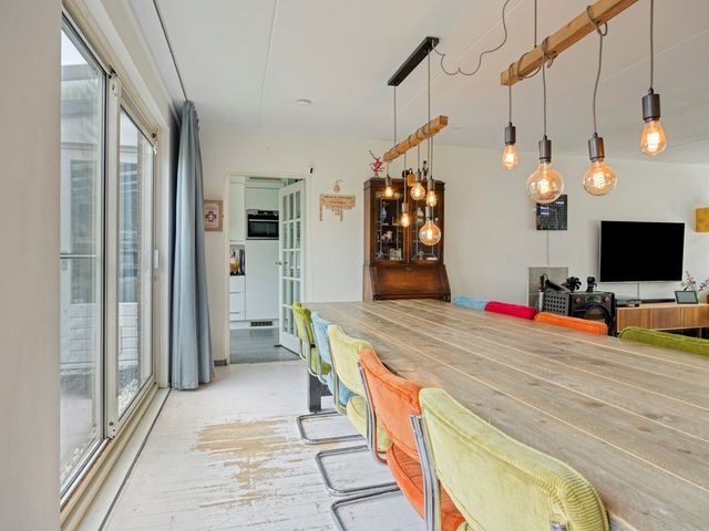 Weegbreelaan 11, Zoeterwoude