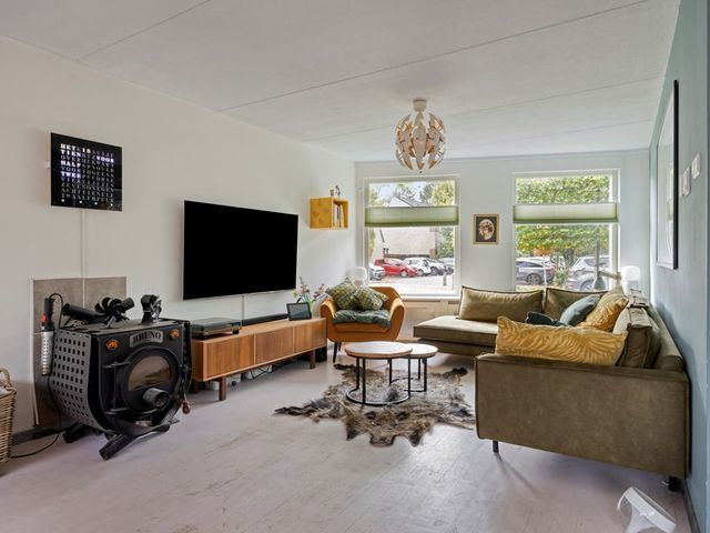 Weegbreelaan 11, Zoeterwoude