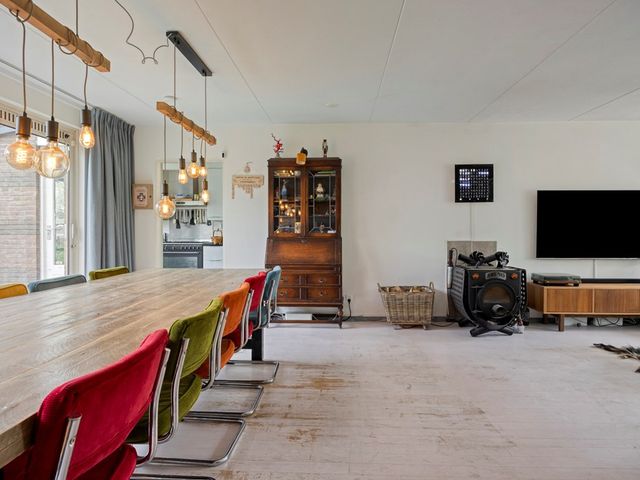 Weegbreelaan 11, Zoeterwoude