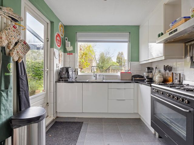 Weegbreelaan 11, Zoeterwoude