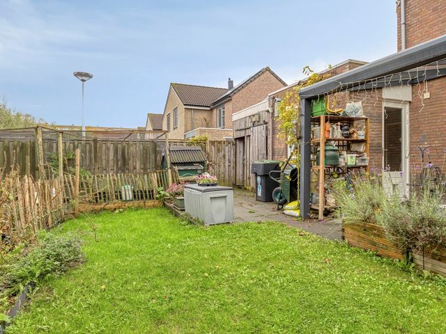 Weegbreelaan 11, Zoeterwoude