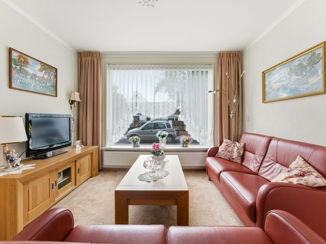 W B van der Veldenstraat 11, Alblasserdam