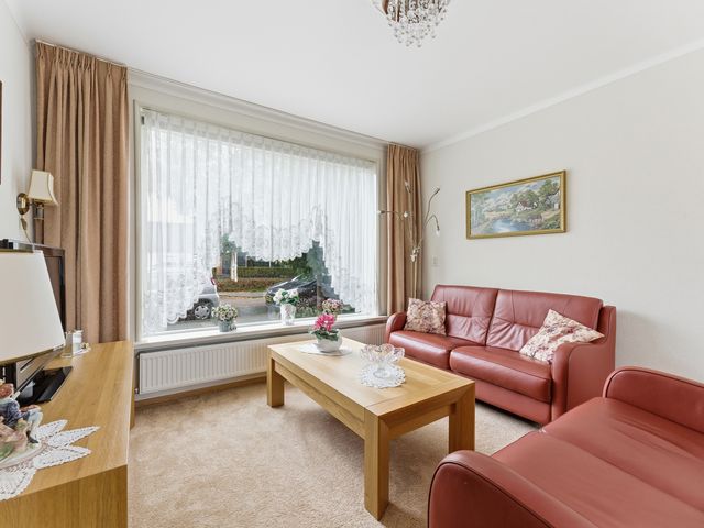 W B van der Veldenstraat 11, Alblasserdam