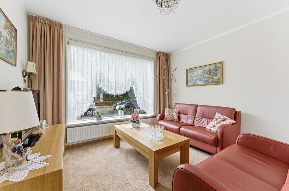 W B van der Veldenstraat 11