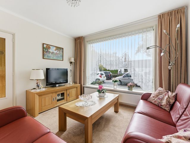 W B van der Veldenstraat 11, Alblasserdam