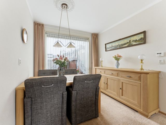 W B van der Veldenstraat 11, Alblasserdam