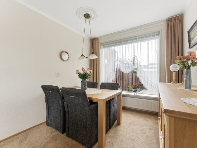 W B van der Veldenstraat 11, Alblasserdam