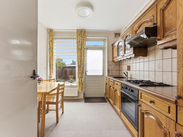 W B van der Veldenstraat 11, Alblasserdam