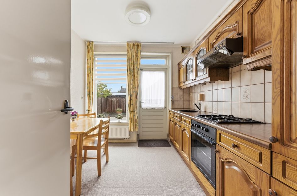 W B van der Veldenstraat 11