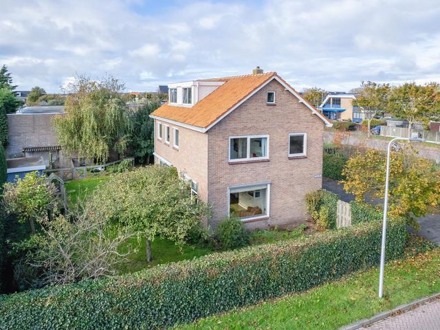 Beatrixlaan 5, Den Burg