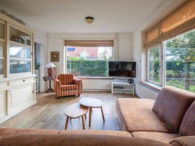 Beatrixlaan 5, Den Burg