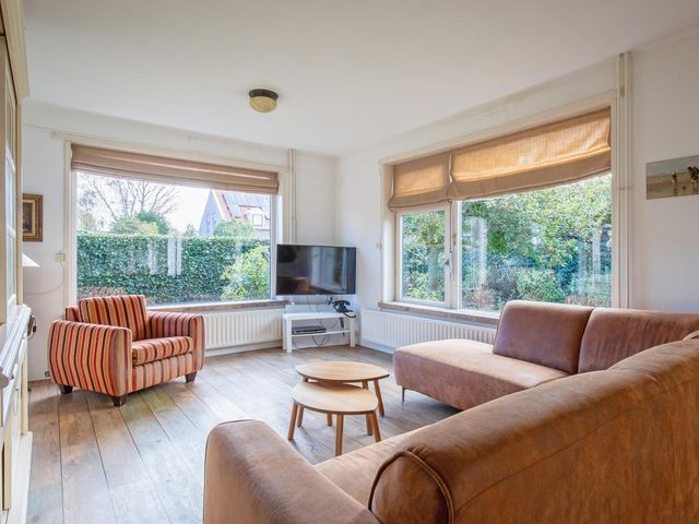 Beatrixlaan 5, Den Burg