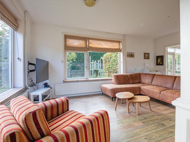 Beatrixlaan 5, Den Burg