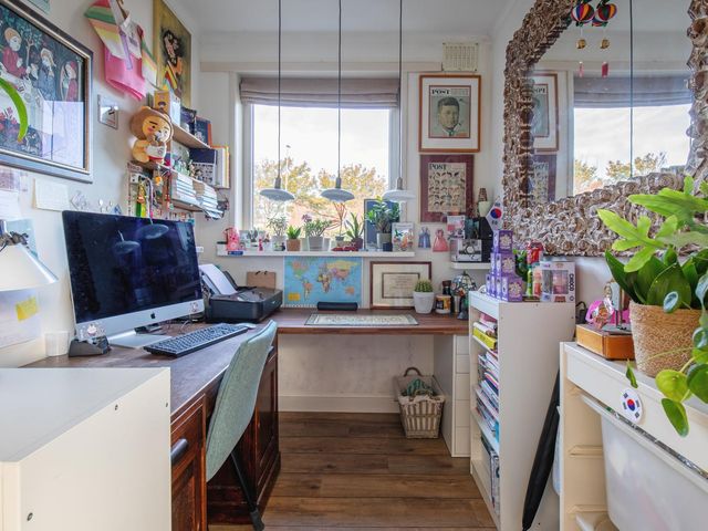 Beatrixlaan 5, Den Burg