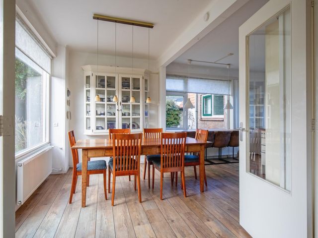 Beatrixlaan 5, Den Burg