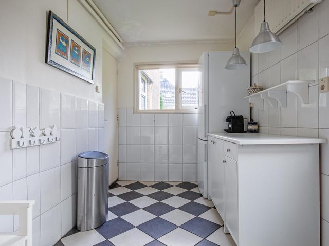 Beatrixlaan 5, Den Burg