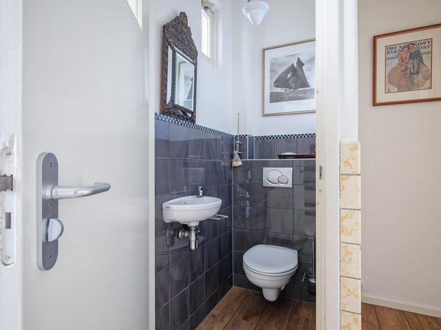 Beatrixlaan 5, Den Burg