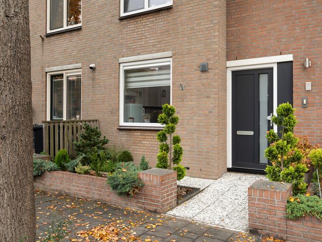 Lommerbaan 166, Zoetermeer