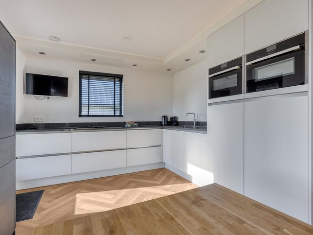 Oesterdam 91, Tholen