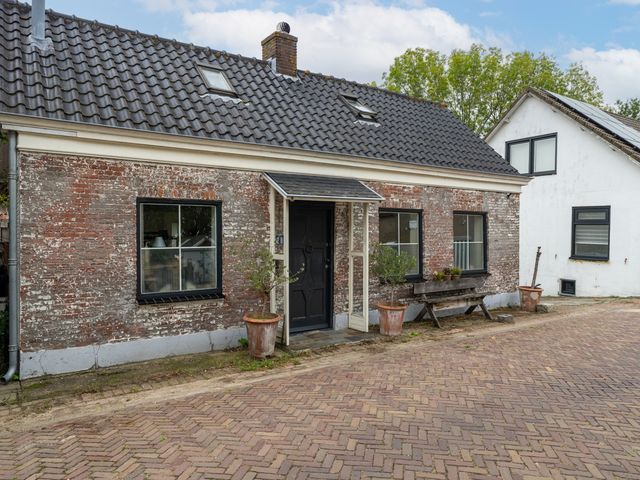 Dorpsstraat 28, Dussen