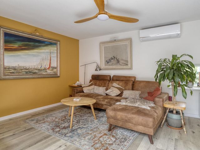 Travertijndijk 37, Roosendaal