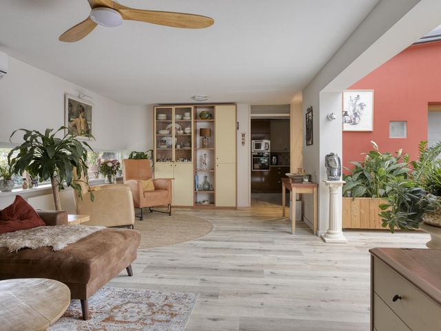 Travertijndijk 37, Roosendaal