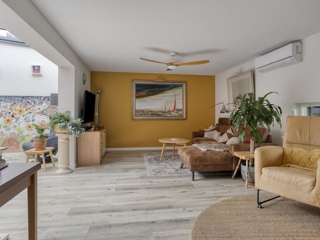 Travertijndijk 37, Roosendaal