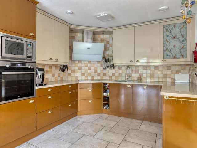 Travertijndijk 37, Roosendaal