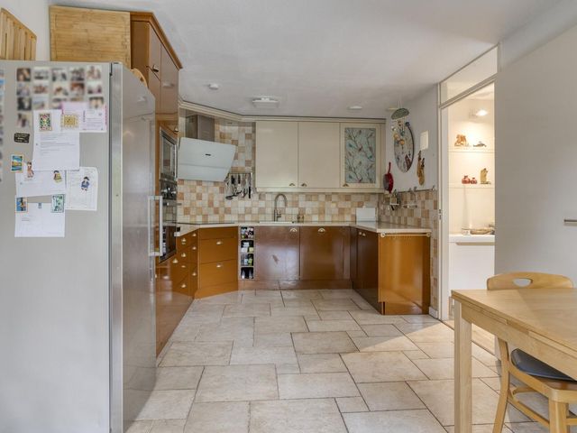 Travertijndijk 37, Roosendaal