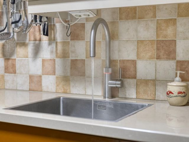 Travertijndijk 37, Roosendaal