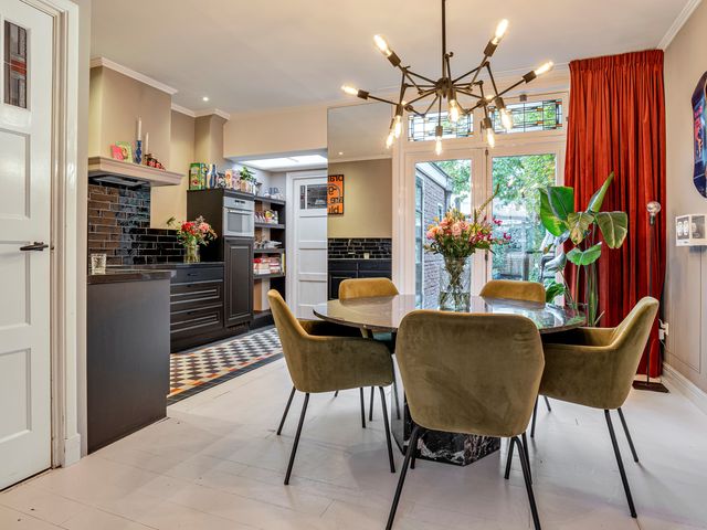 Paus Adriaanstraat 19, Tilburg