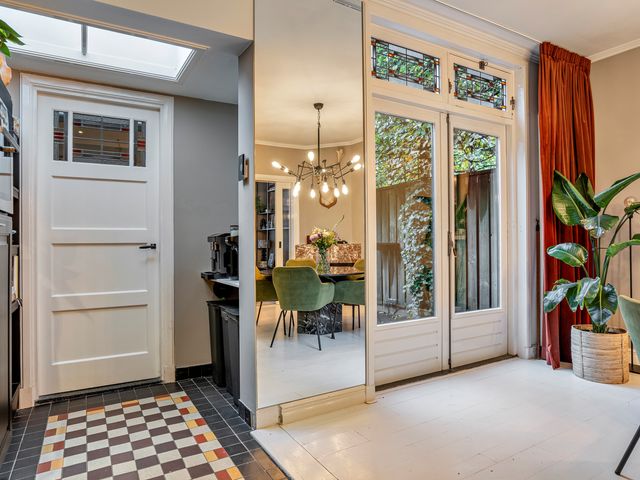 Paus Adriaanstraat 19, Tilburg