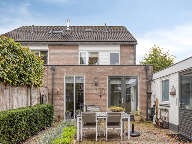 Biesbongerd 24, Kesteren