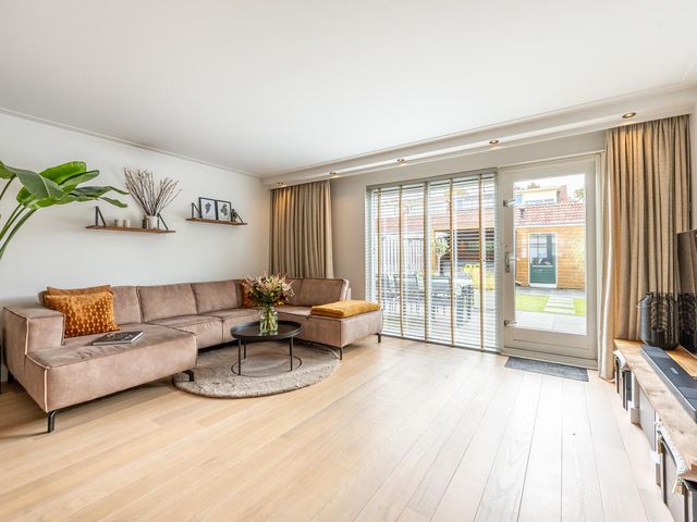 Rossinilaan 13, Nieuw-Vennep